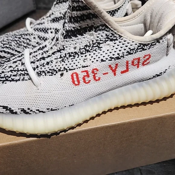 Adidas Yeezy Boost 350 V2 in White and Black - Picture 3 of 7
